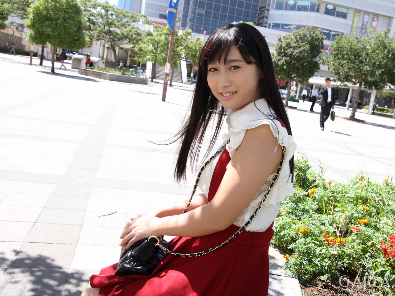 �摜���N���b�N����Ǝ��֐i�݂܂�