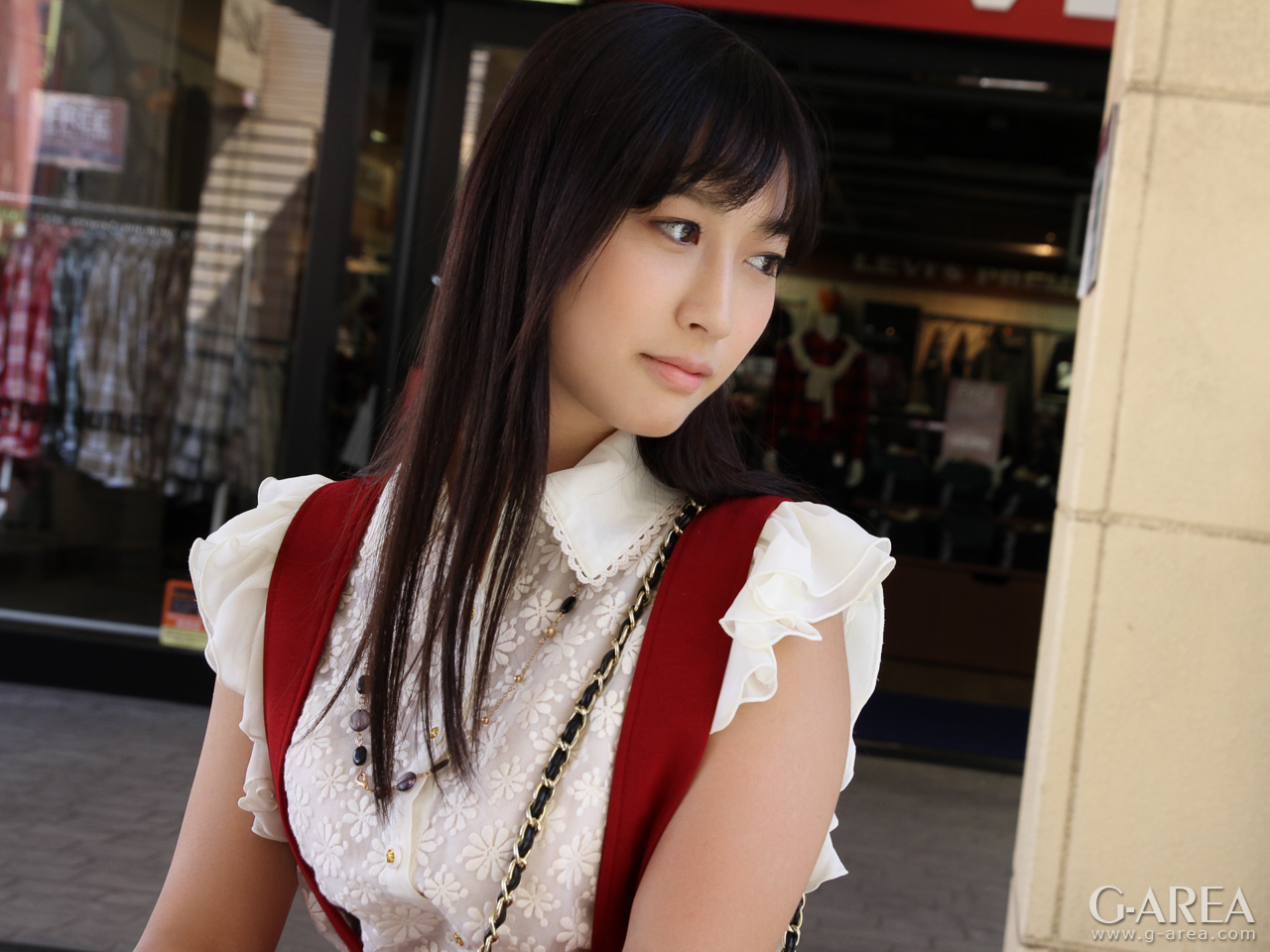 �摜���N���b�N����Ǝ��֐i�݂܂�