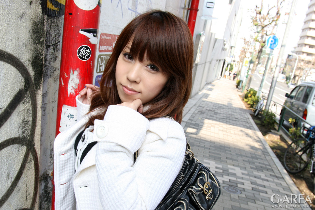 �摜���N���b�N����Ǝ��֐i�݂܂�