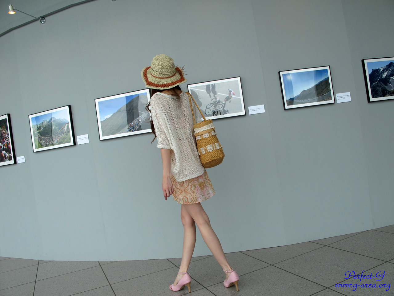 �摜���N���b�N����Ǝ��֐i�݂܂�