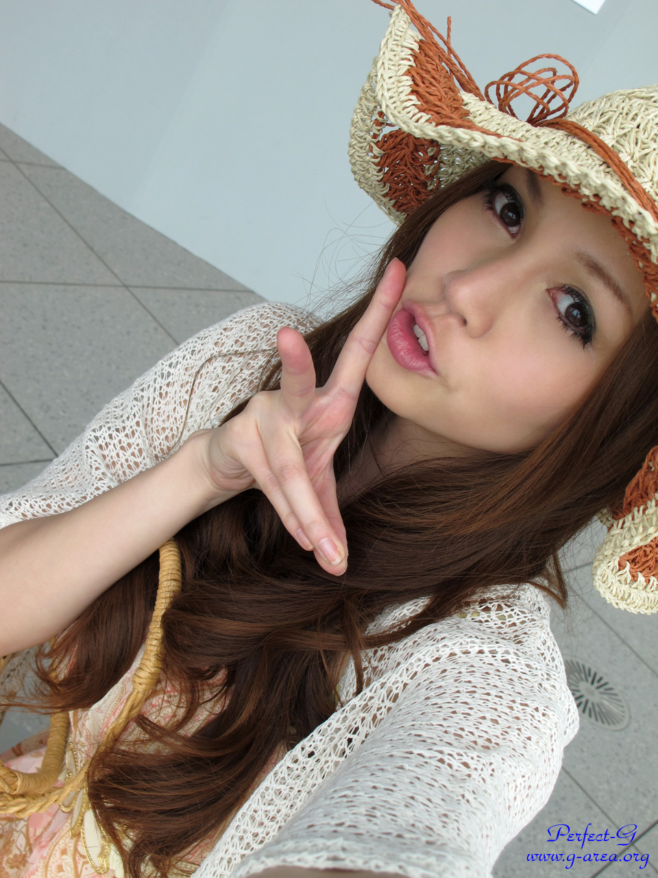 �摜���N���b�N����Ǝ��֐i�݂܂�